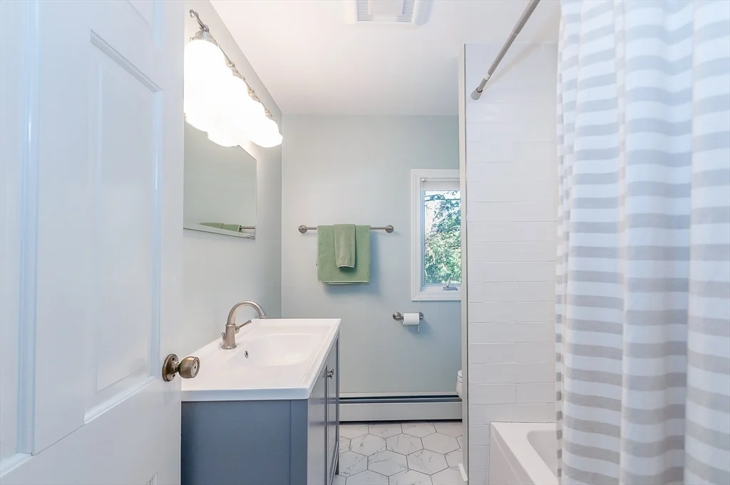 5 bed, 2 bath apartment for rent at 26 Mattakiset Rd, Antassawamock — photo 23 of 33