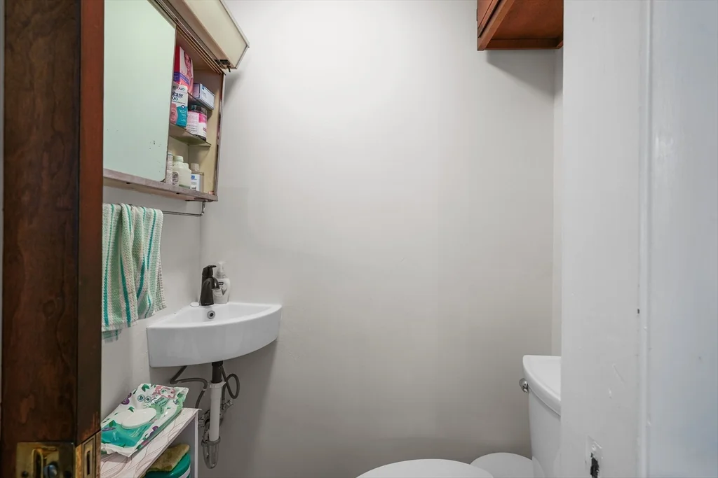 3 bed, 1 bath apartment for rent at 26 Melanie Cir, Seekonk — photo 18 of 29