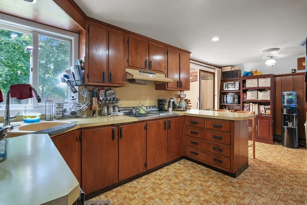 3 bed, 1 bath apartment for rent at 26 Melanie Cir, Seekonk — photo 8 of 29