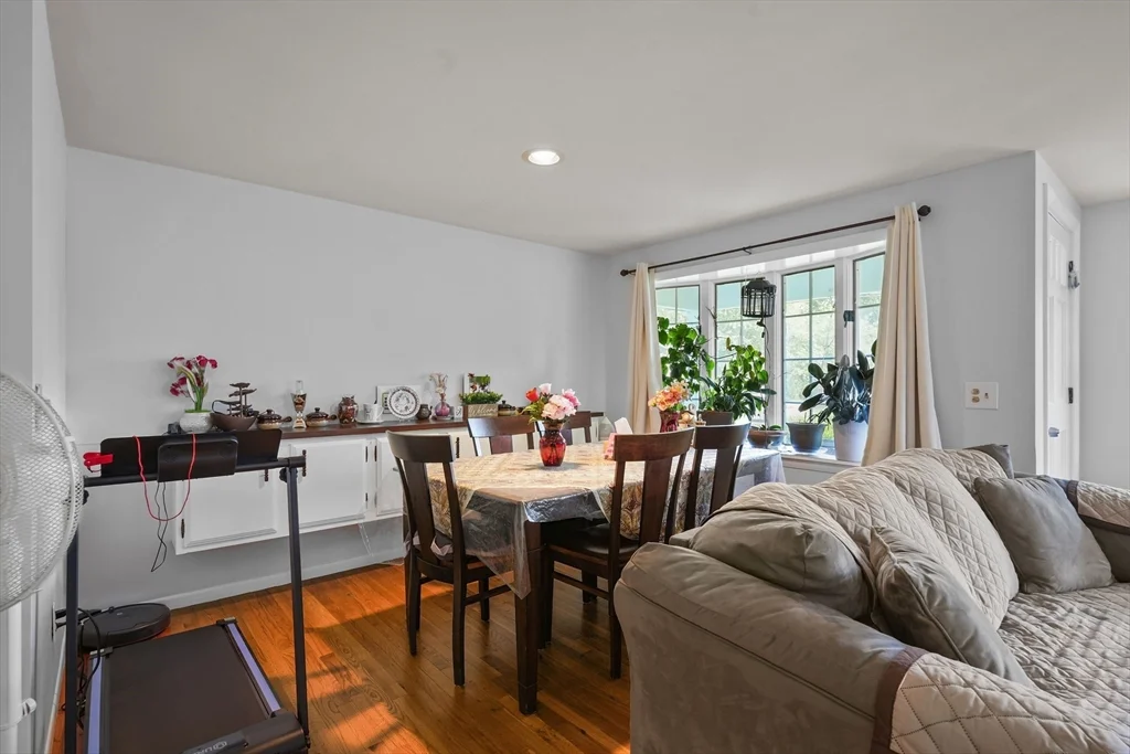 3 bed, 1 bath apartment for rent at 26 Melanie Cir, Seekonk — photo 4 of 29