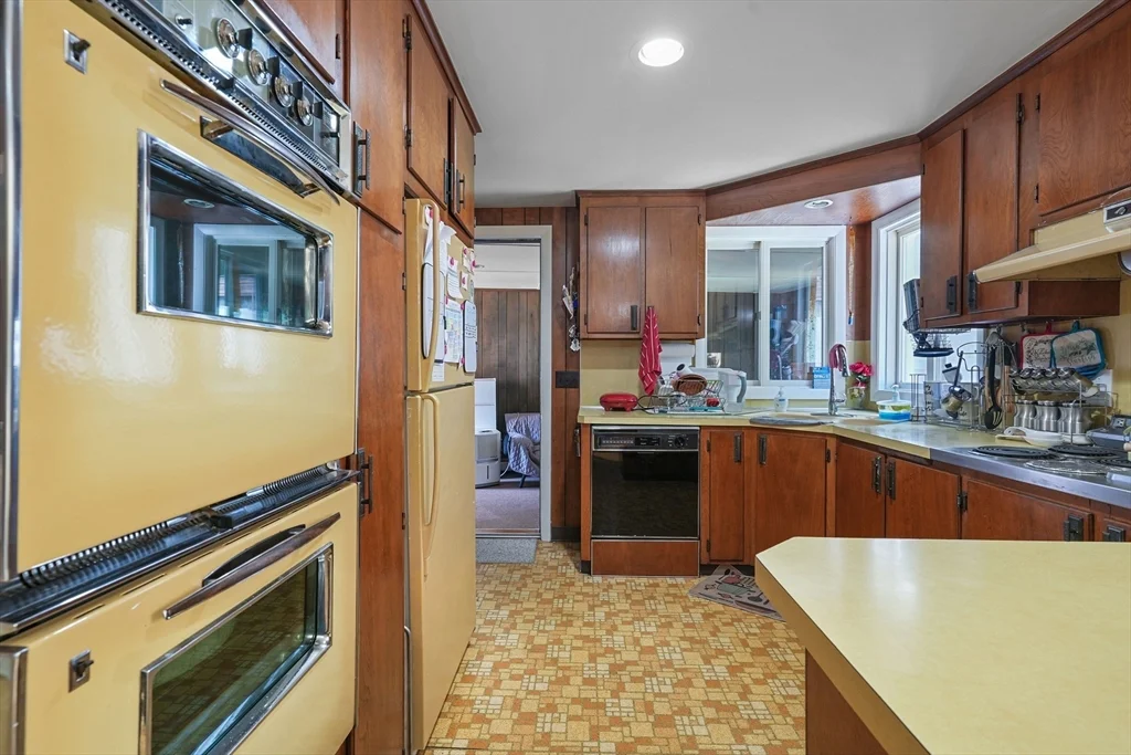 3 bed, 1 bath apartment for rent at 26 Melanie Cir, Seekonk — photo 6 of 29