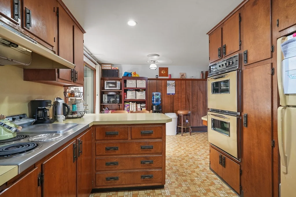 3 bed, 1 bath apartment for rent at 26 Melanie Cir, Seekonk — photo 9 of 29