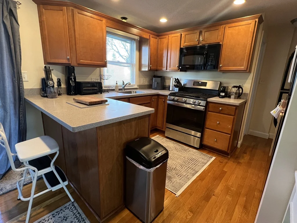 3 bed, 1 bath apartment for rent at 26 Moreland Ave Unit 26, Dedham — photo 3 of 9