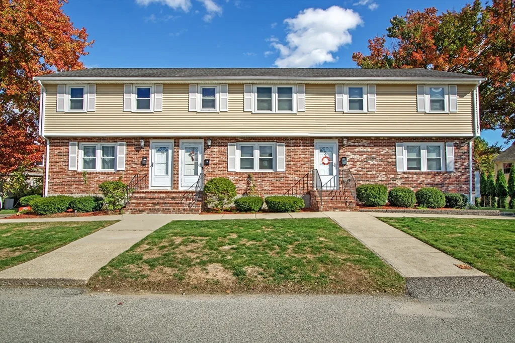 3 bed, 1 bath apartment for rent at 26 Moreland Ave Unit 28, Dedham