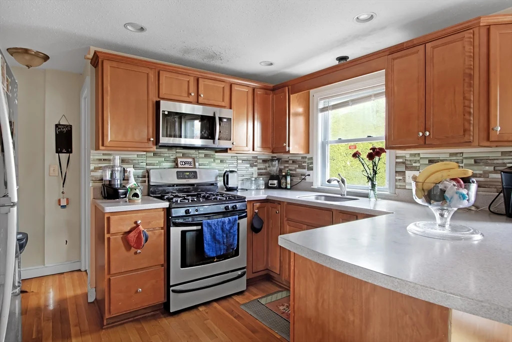 3 bed, 1 bath apartment for rent at 26 Moreland Ave Unit 28, Dedham — photo 7 of 18