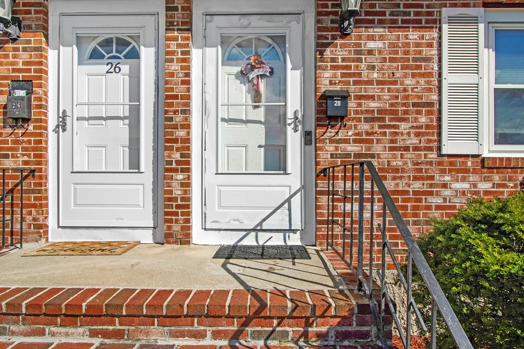 3 bed, 1 bath apartment for rent at 26 Moreland Ave Unit 28, Dedham — photo 2 of 18