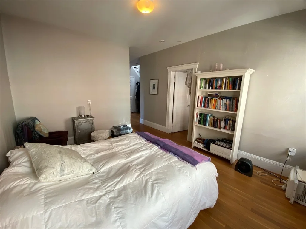 1 bed, 1 bath apartment for rent at 26 Myrtle St Unit 12A, Beacon Hill — photo 3 of 17