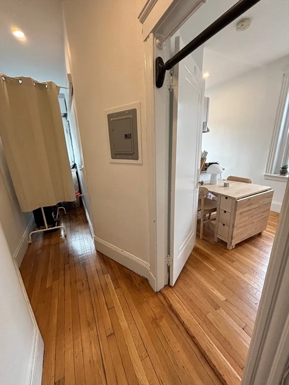 Studio bed, 1 bath apartment for rent at 26 Myrtle St Unit 15, Beacon Hill — photo 7 of 13