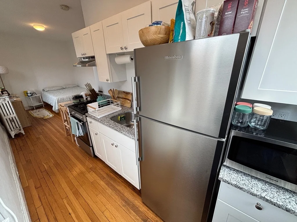 Studio bed, 1 bath apartment for rent at 26 Myrtle St Unit 15, Beacon Hill — photo 6 of 13
