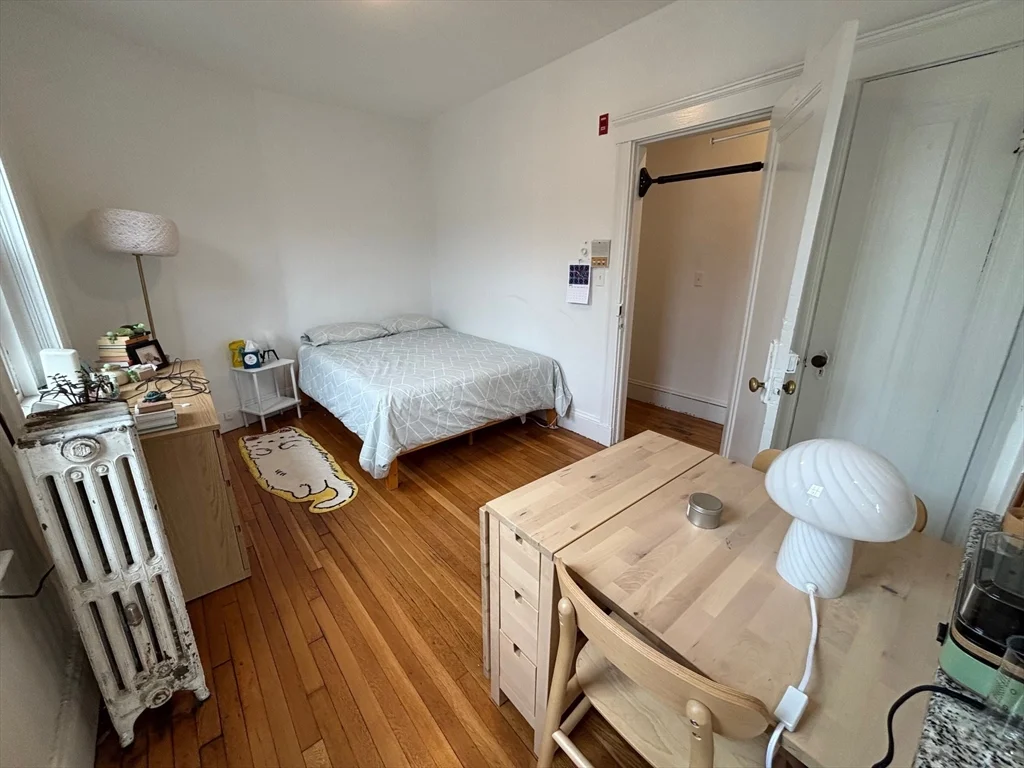 Studio bed, 1 bath apartment for rent at 26 Myrtle St Unit 15, Beacon Hill — photo 3 of 13