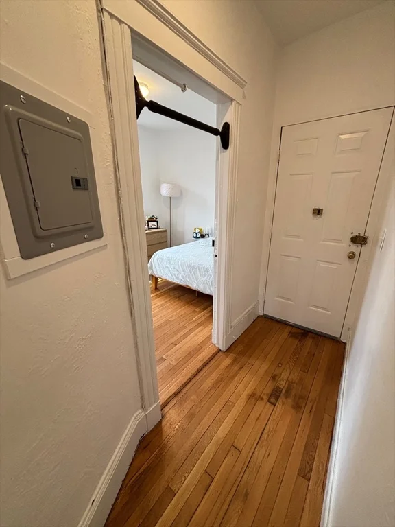 Studio bed, 1 bath apartment for rent at 26 Myrtle St Unit 15, Beacon Hill — photo 9 of 13