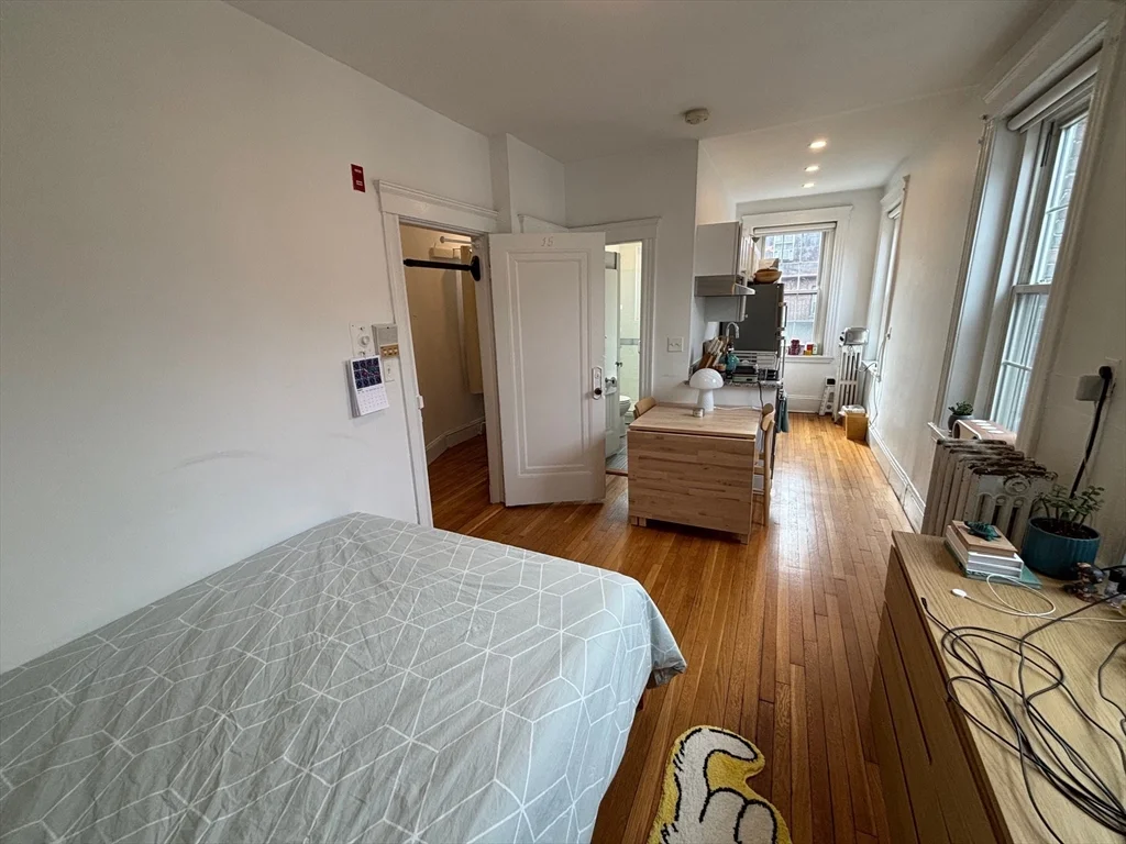 Studio bed, 1 bath apartment for rent at 26 Myrtle St Unit 15, Beacon Hill — photo 1 of 13