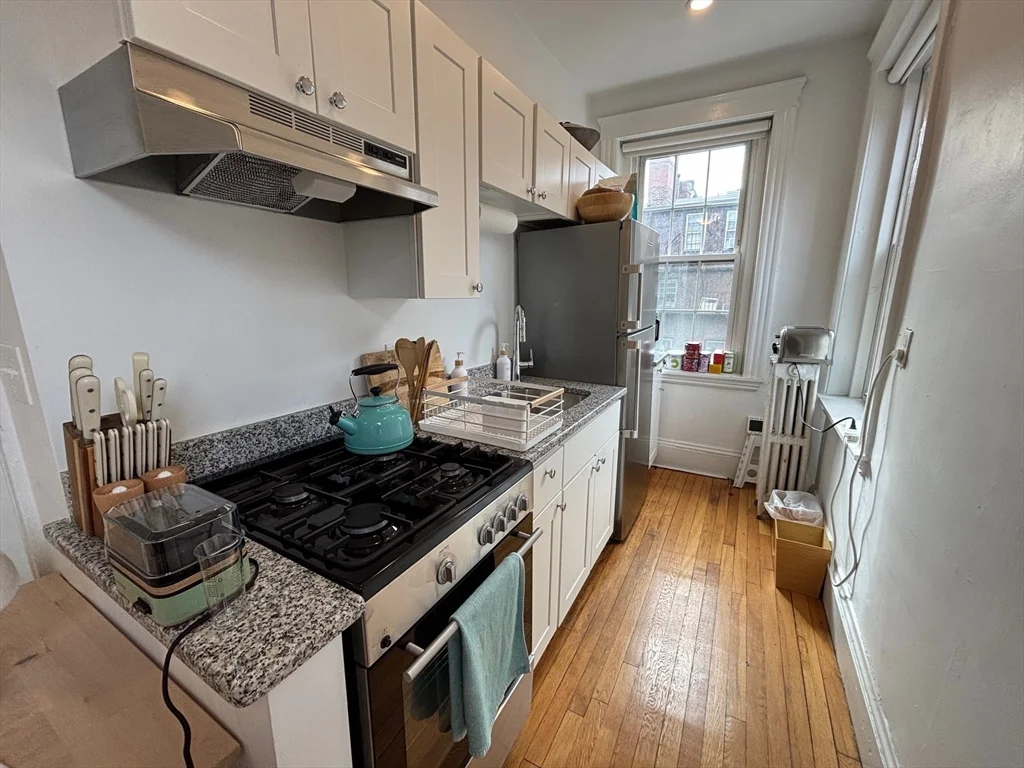 Studio bed, 1 bath apartment for rent at 26 Myrtle St Unit 15, Beacon Hill — photo 4 of 13