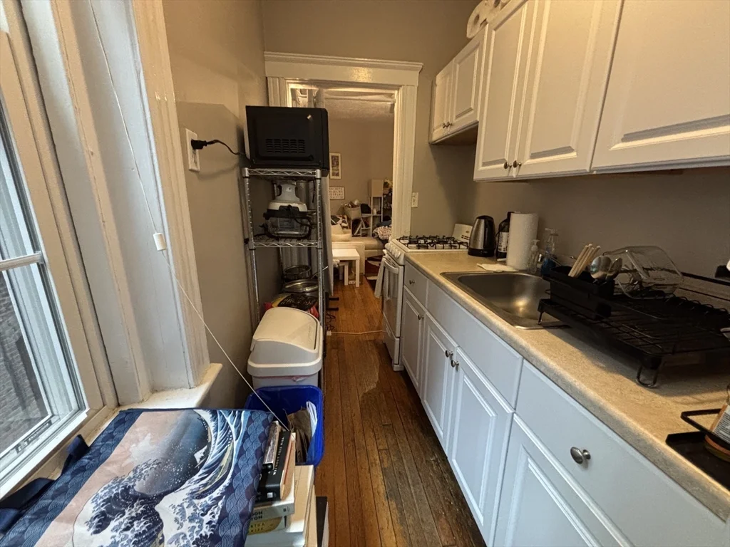 Studio bed, 1 bath apartment for rent at 26 Myrtle St Unit 3, Beacon Hill — photo 7 of 13