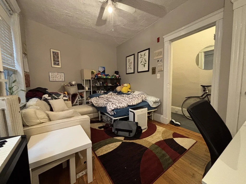 Studio bed, 1 bath apartment for rent at 26 Myrtle St Unit 3, Beacon Hill — photo 5 of 13