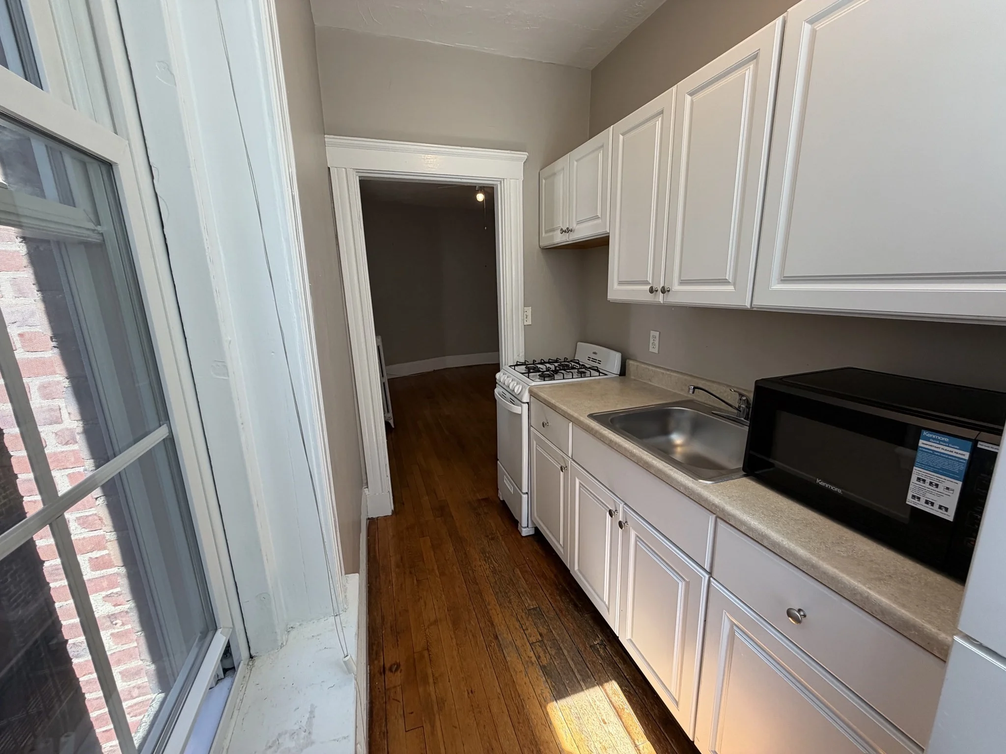 Studio bed, 1 bath apartment for rent at 26 Myrtle St Unit 3, Beacon Hill — photo 4 of 9