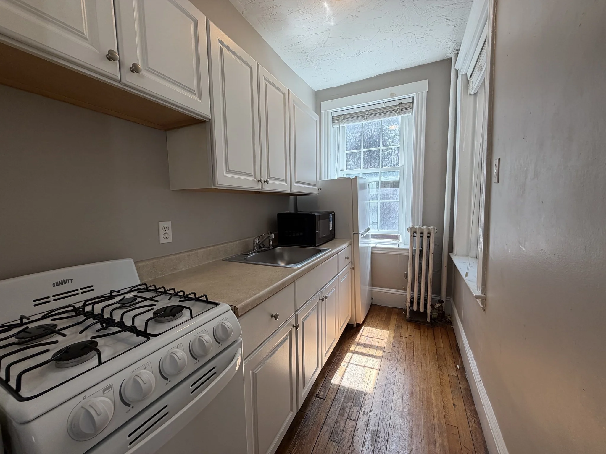 Studio bed, 1 bath apartment for rent at 26 Myrtle St Unit 3, Beacon Hill — photo 3 of 9
