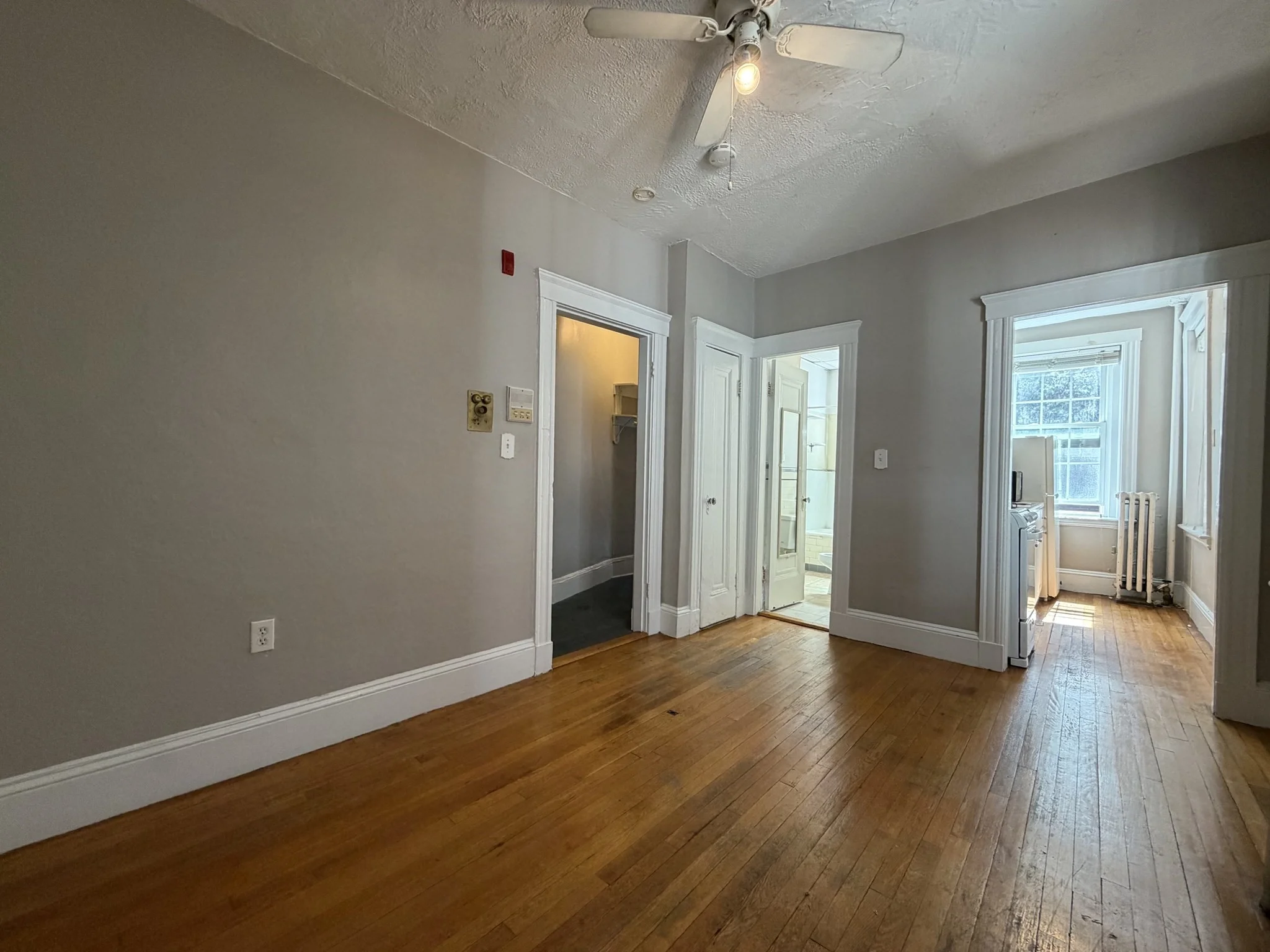 Studio bed, 1 bath apartment for rent at 26 Myrtle St Unit 3, Beacon Hill — photo 2 of 9