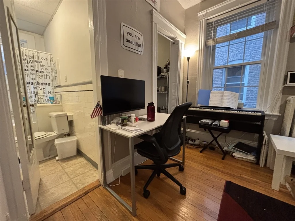 Studio bed, 1 bath apartment for rent at 26 Myrtle St Unit 3, Beacon Hill — photo 3 of 13