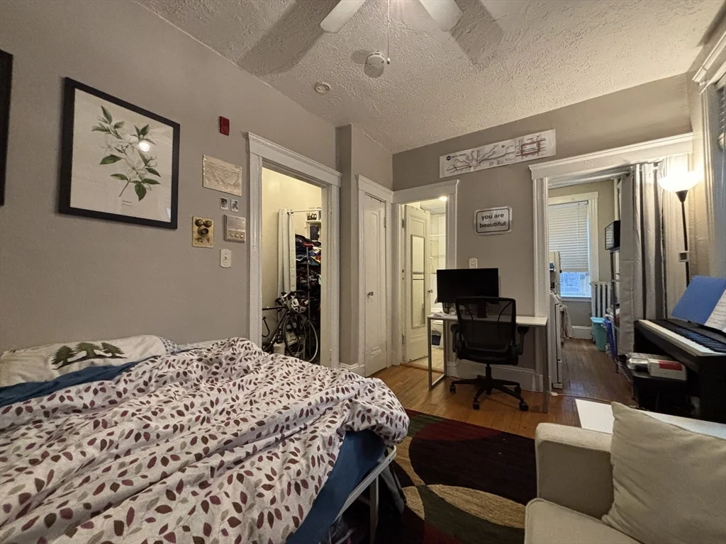 Studio bed, 1 bath apartment for rent at 26 Myrtle St Unit 3, Beacon Hill