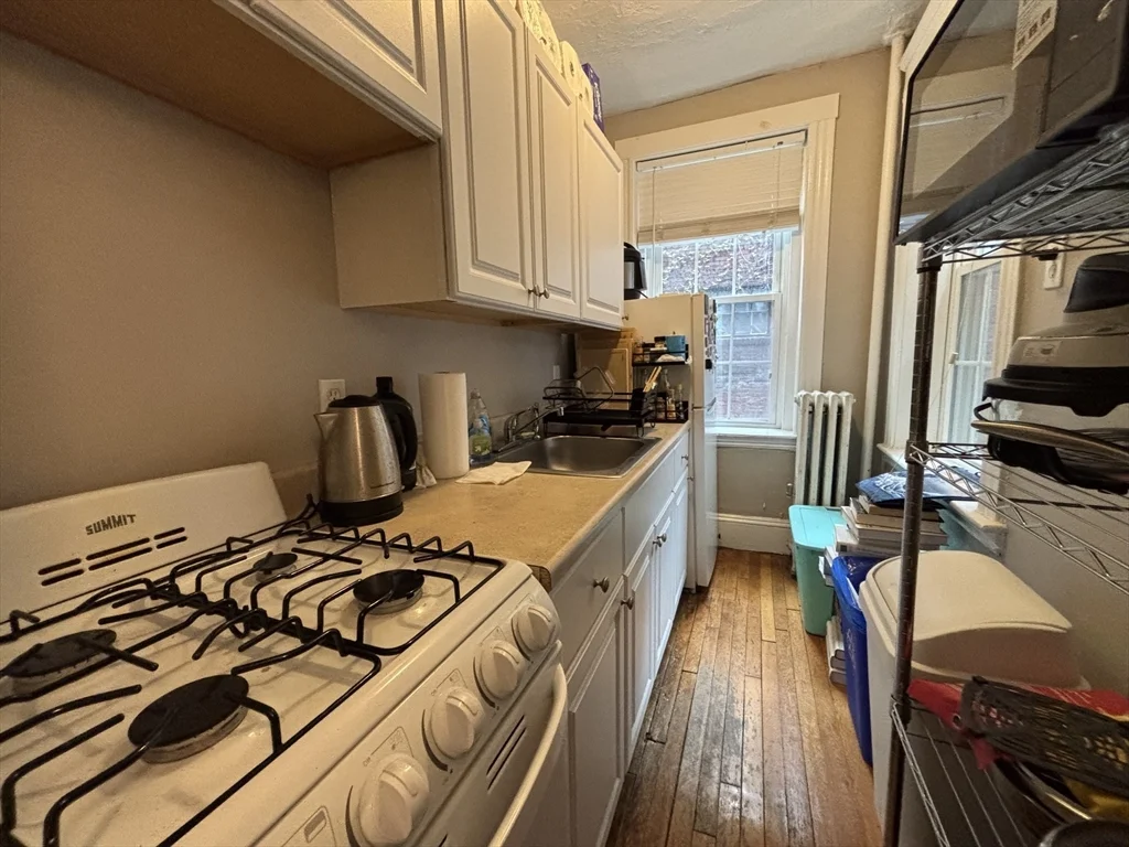 Studio bed, 1 bath apartment for rent at 26 Myrtle St Unit 3, Beacon Hill — photo 4 of 13