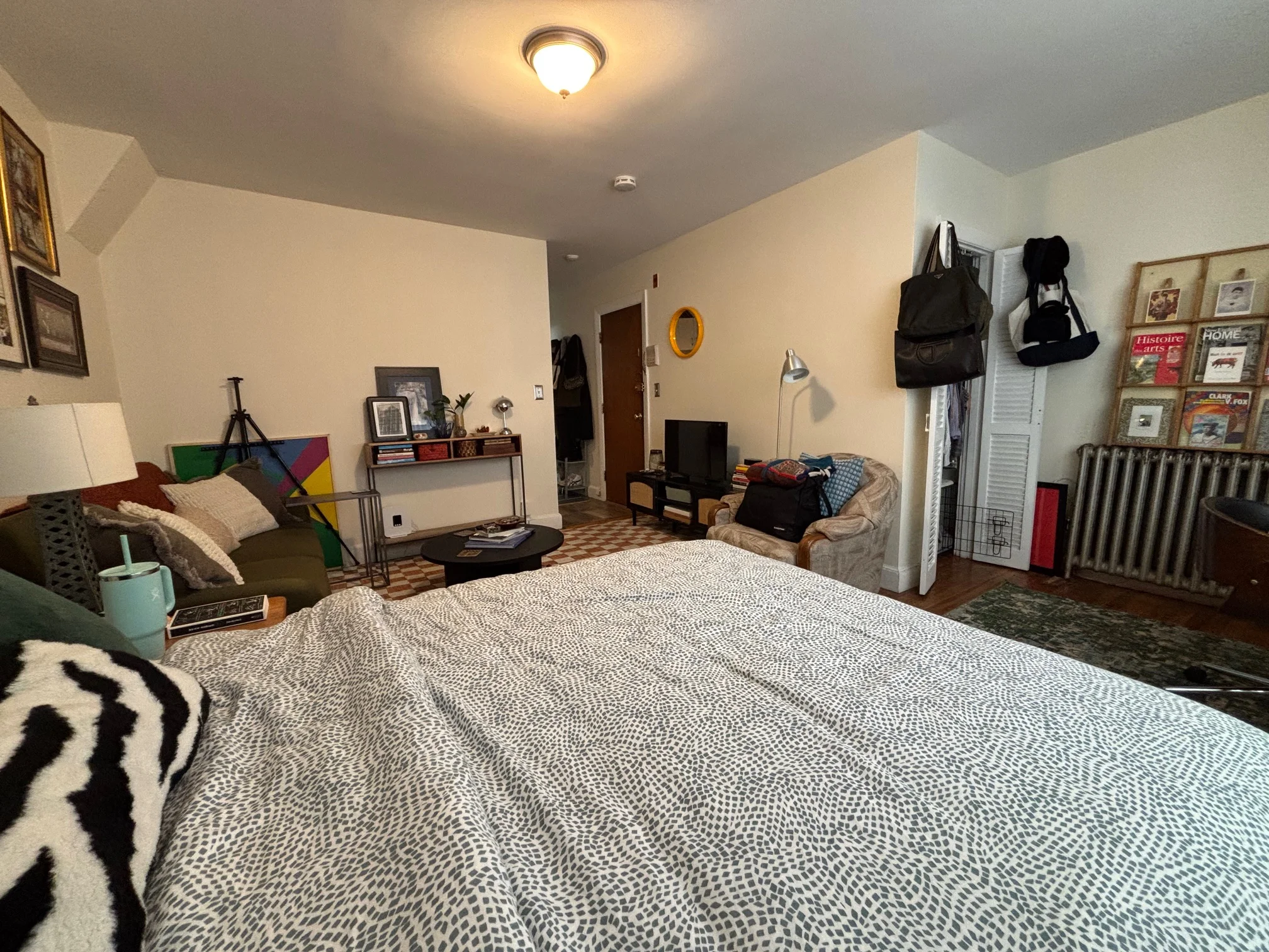 Studio bed, 1 bath apartment for rent at 26 Myrtle St Unit A, Beacon Hill — photo 3 of 13