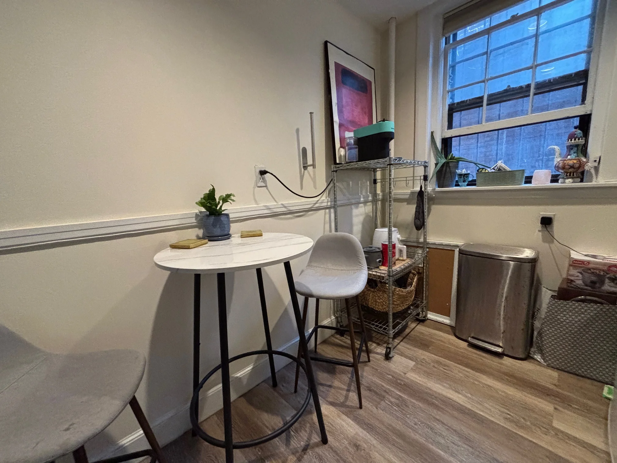 Studio bed, 1 bath apartment for rent at 26 Myrtle St Unit A, Beacon Hill — photo 10 of 13
