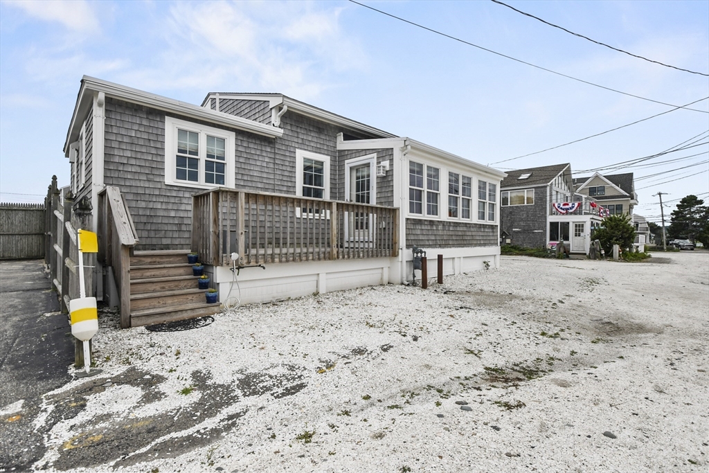1 bed, 1 bath apartment for rent at 26 Newport Ave, Scituate — photo 2 of 35