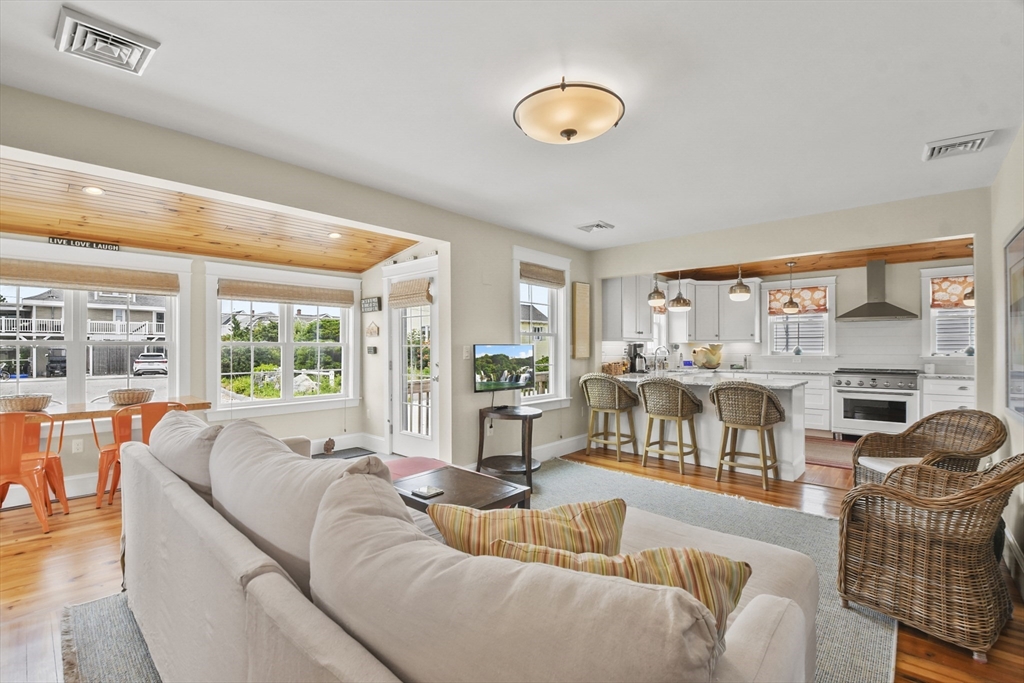 1 bed, 1 bath apartment for rent at 26 Newport Ave, Scituate — photo 9 of 35