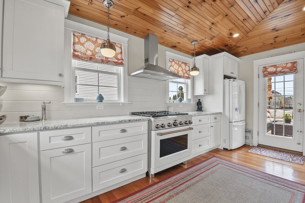 1 bed, 1 bath apartment for rent at 26 Newport Ave, Scituate — photo 6 of 35