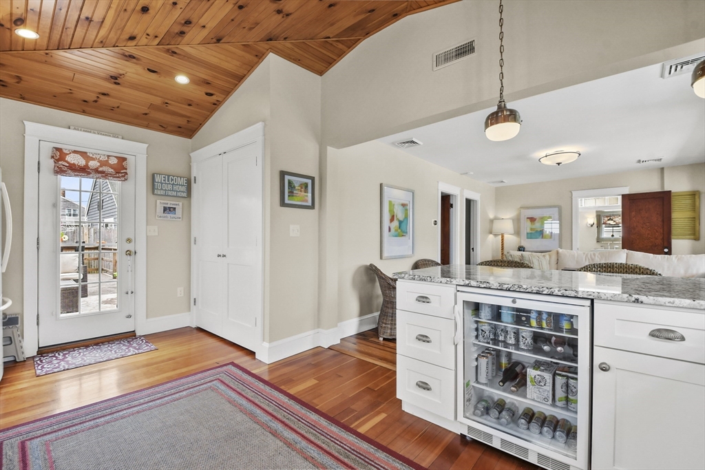 1 bed, 1 bath apartment for rent at 26 Newport Ave, Scituate — photo 7 of 35
