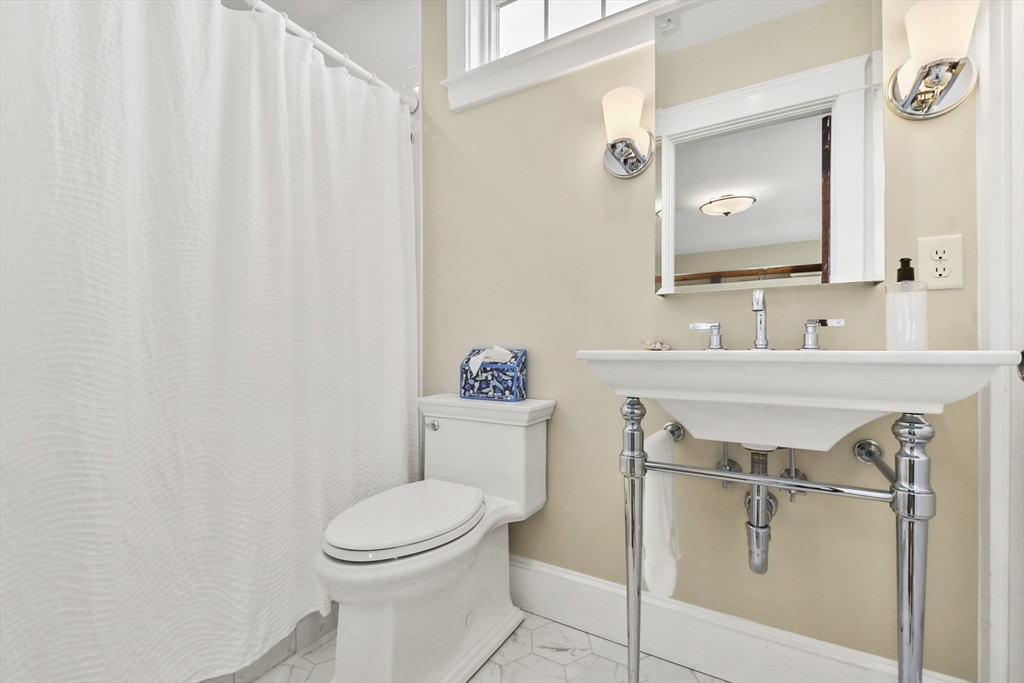 1 bed, 1 bath apartment for rent at 26 Newport Ave, Scituate — photo 19 of 35