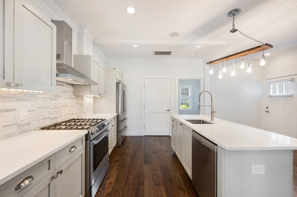 3 bed, 2 bath apartment for rent at 26 Newport St Unit 2, Dorchester — photo 2 of 15
