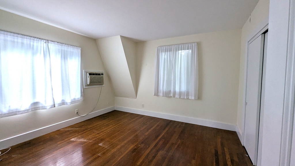 3 bed, 1 bath apartment for rent at 26 Oak St Unit 26, Wellesley — photo 6 of 11