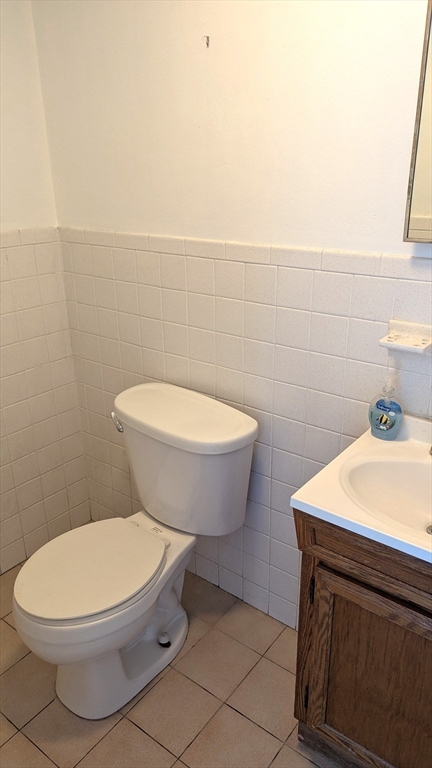 3 bed, 1 bath apartment for rent at 26 Oak St Unit 26, Wellesley — photo 5 of 11