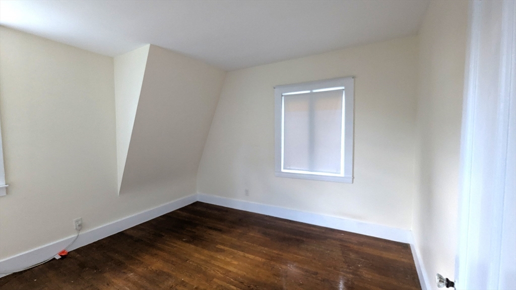 3 bed, 1 bath apartment for rent at 26 Oak St Unit 26, Wellesley — photo 7 of 11