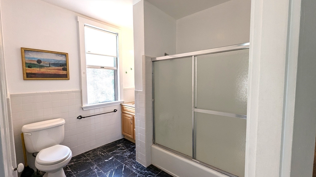 3 bed, 1 bath apartment for rent at 26 Oak St Unit 26, Wellesley — photo 9 of 11