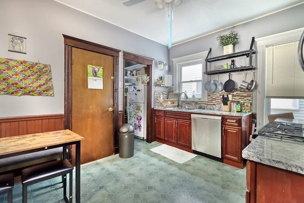 3 bed, 1 bath apartment for rent at 26 Oakland St Unit 2, Inman Square — photo 3 of 9