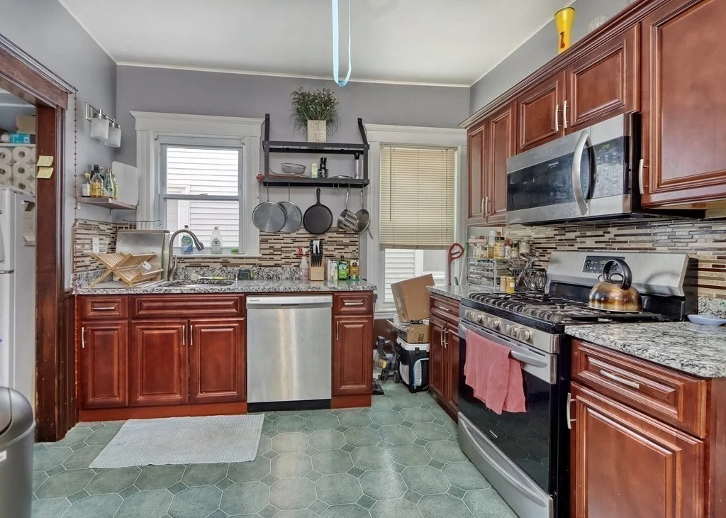3 bed, 1 bath apartment for rent at 26 Oakland St Unit 2, Inman Square — photo 2 of 9
