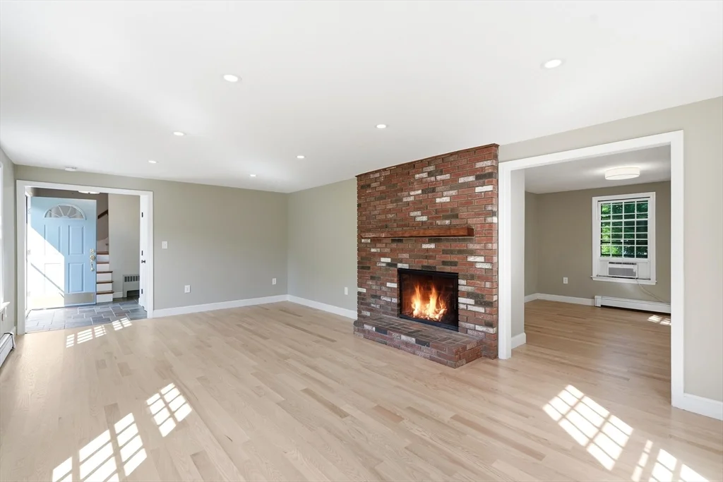 4 bed, 2 bath apartment for rent at 26 Old Coach Rd, Cohasset — photo 5 of 42