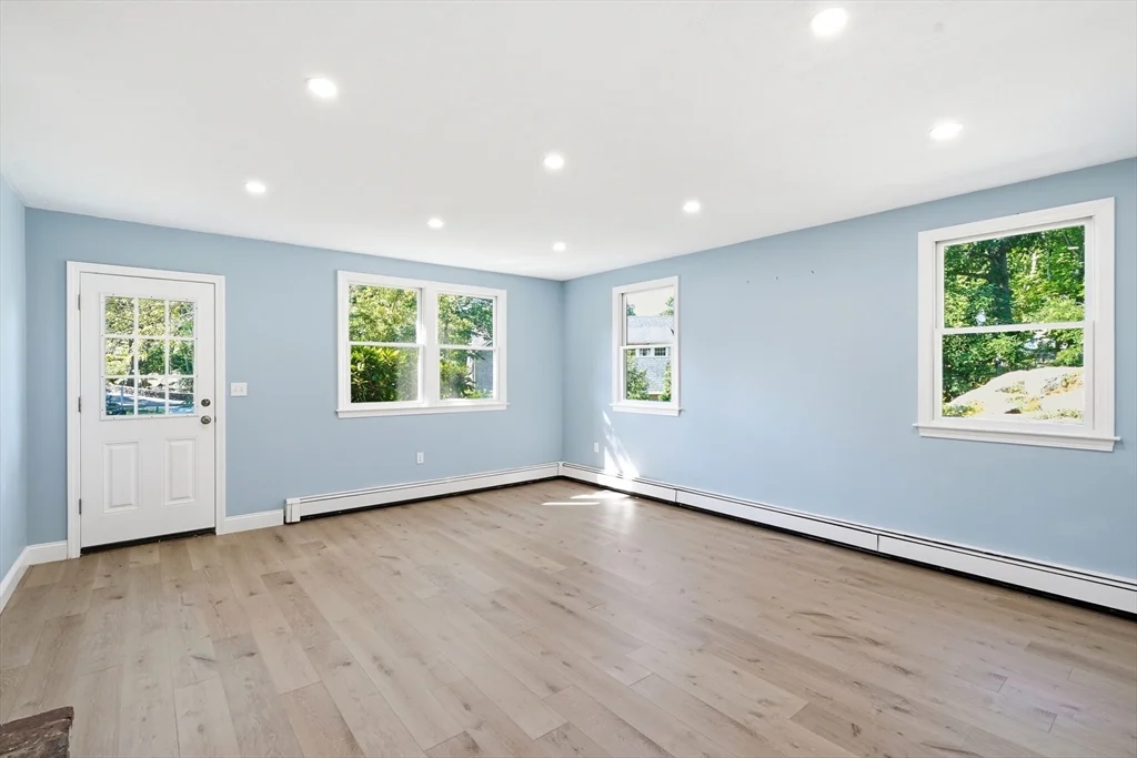 4 bed, 2 bath apartment for rent at 26 Old Coach Rd, Cohasset — photo 17 of 42