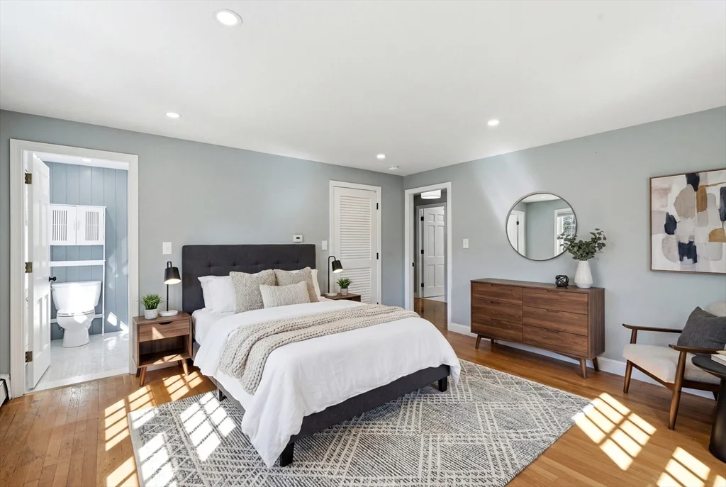 4 bed, 2 bath apartment for rent at 26 Old Coach Rd, Cohasset — photo 24 of 42