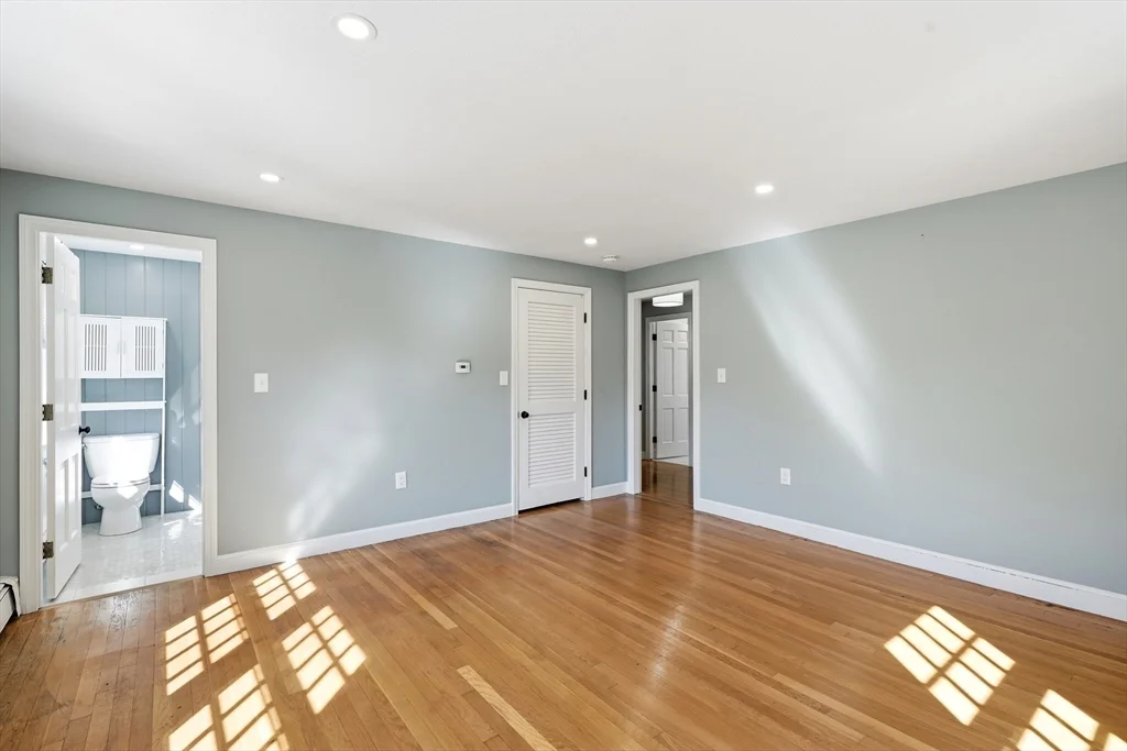 4 bed, 2 bath apartment for rent at 26 Old Coach Rd, Cohasset — photo 25 of 42