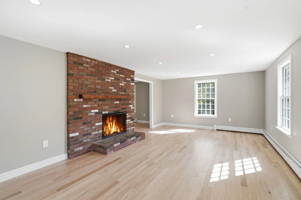 4 bed, 2 bath apartment for rent at 26 Old Coach Rd, Cohasset — photo 6 of 42
