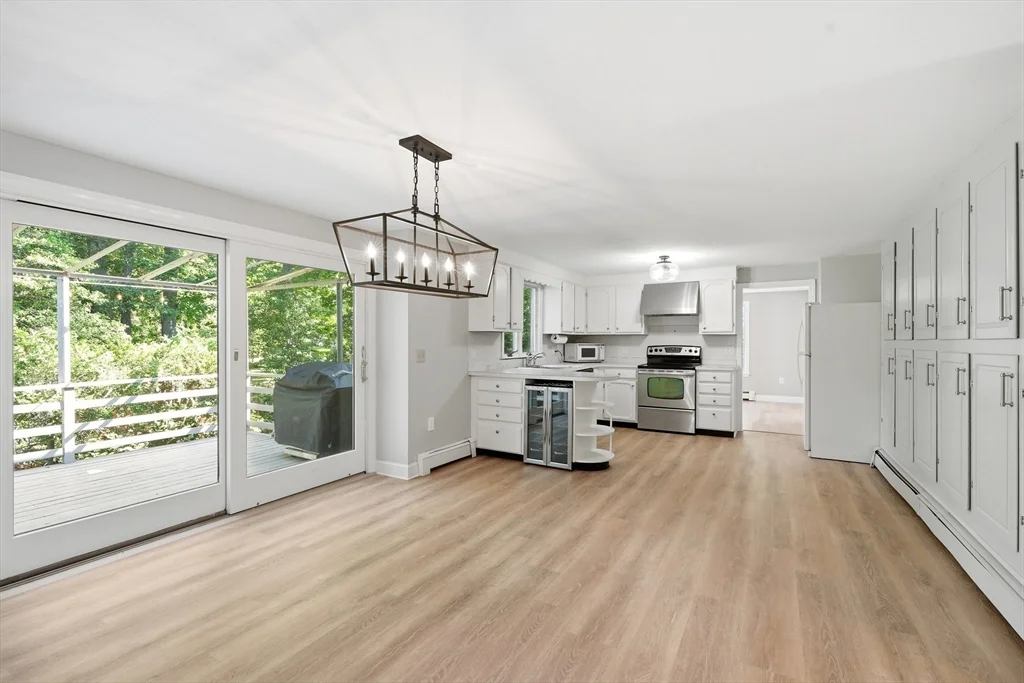 4 bed, 2 bath apartment for rent at 26 Old Coach Rd, Cohasset — photo 9 of 42