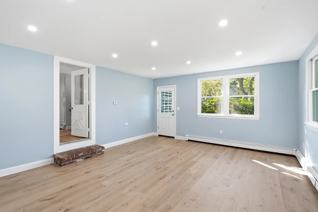 4 bed, 2 bath apartment for rent at 26 Old Coach Rd, Cohasset — photo 19 of 42