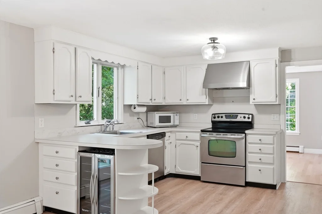 4 bed, 2 bath apartment for rent at 26 Old Coach Rd, Cohasset — photo 10 of 42