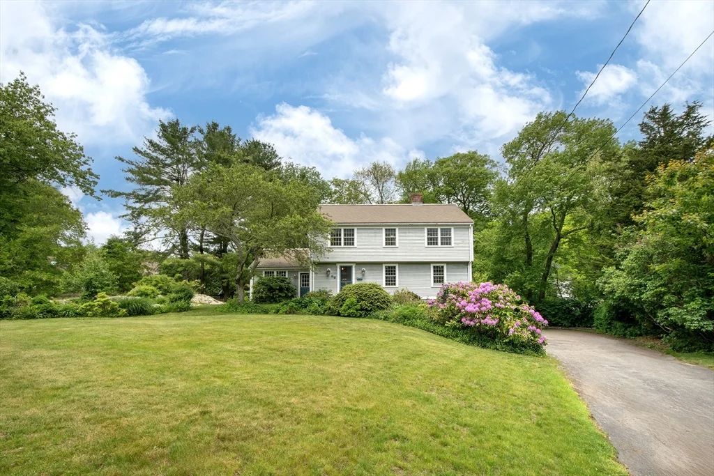 4 bed, 2 bath apartment for rent at 26 Old Coach Rd, Cohasset