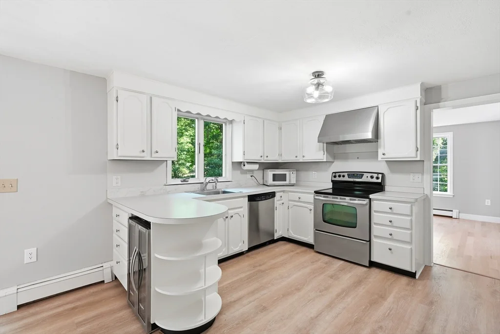 4 bed, 2 bath apartment for rent at 26 Old Coach Rd, Cohasset — photo 11 of 42