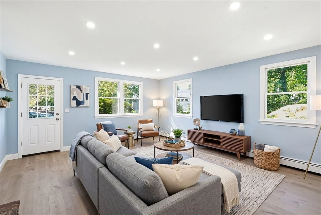 4 bed, 2 bath apartment for rent at 26 Old Coach Rd, Cohasset — photo 16 of 42